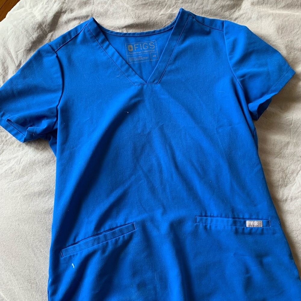 Figs Casma Three-Pocket Scrub Top in Royal Blue